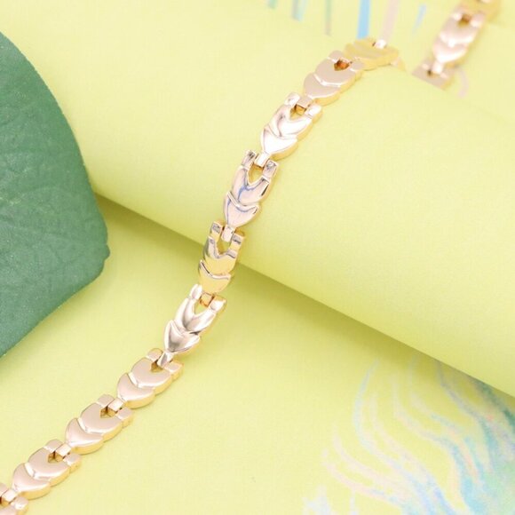 "Elegant Rose Gold Heart-Link Bracelet in Glossy Polished Finish, XPBL1091 - Picture 3 of 12